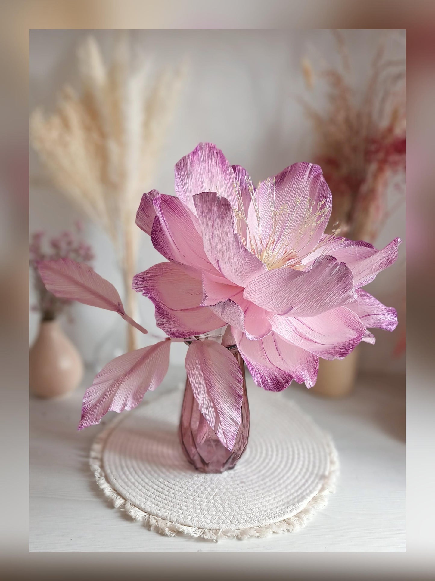 Fleur lumineuse sur tige