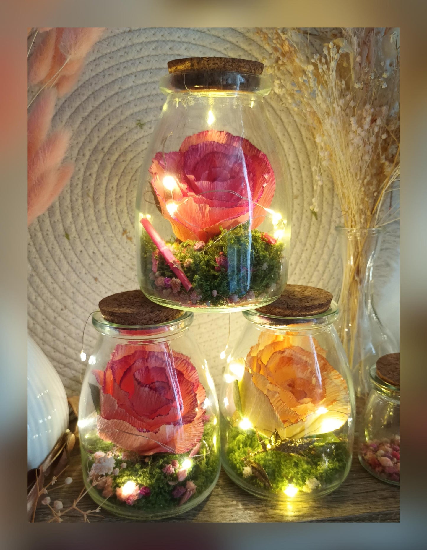 Rose lumineuse en flacon