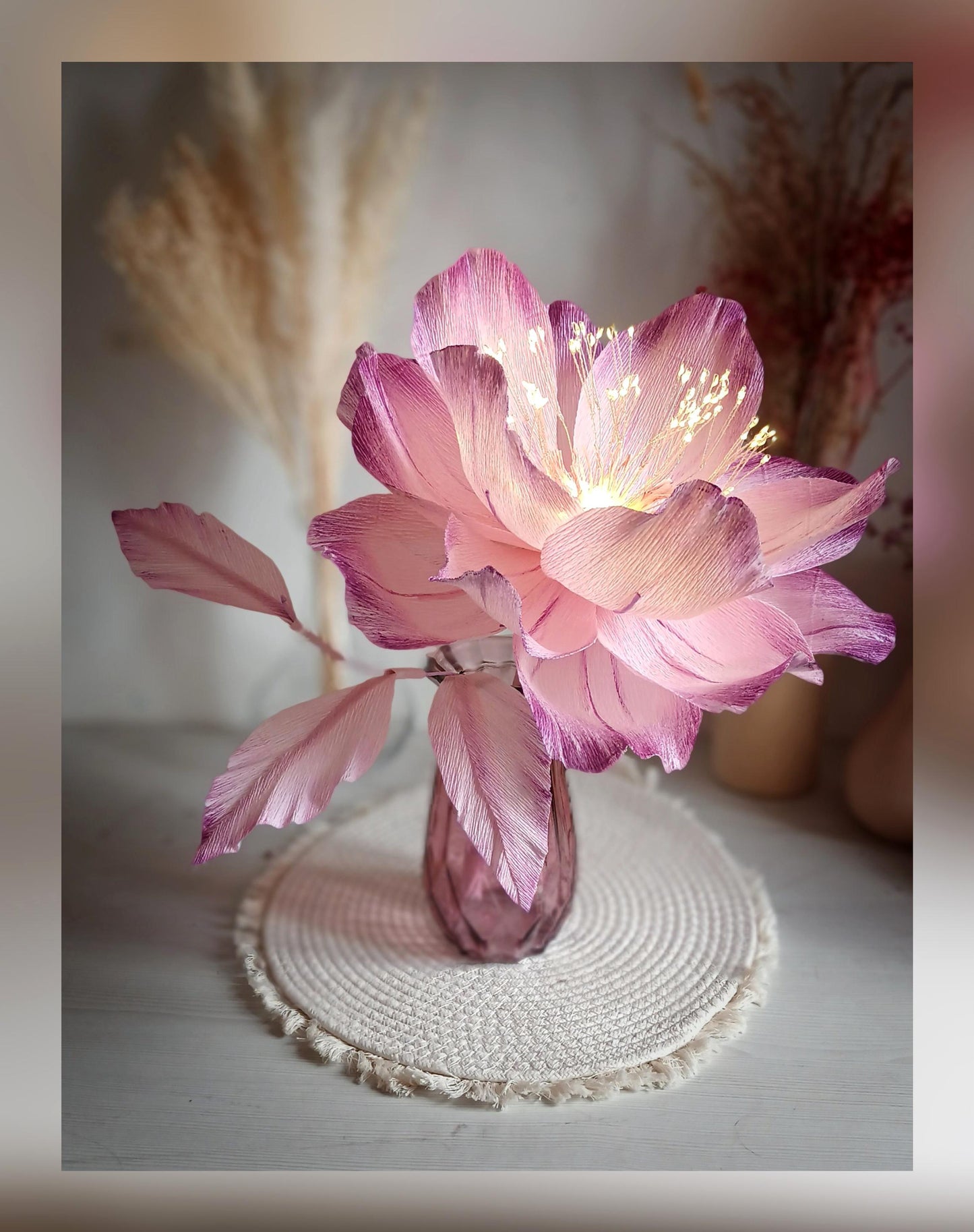 Fleur lumineuse sur tige