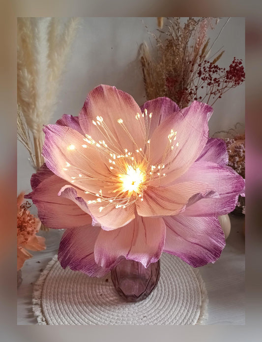 Fleur lumineuse sur tige